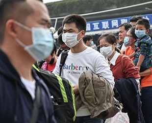 Çin’de Covid-19 salgını nedeniyle yurt dışına seyahat kısıtlamaları arttırılıyor
