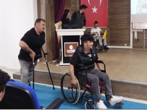 Engelliler ve anneleri engelli farkındalığını anlattı