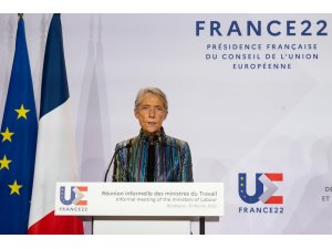 Fransa’da 30 yıl sonra ilk kadın Başbakan