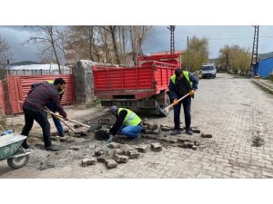 Ardahan Belediyesi yol ve kaldırımlarda çalışma başlattı