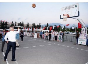 Sokak Basketbol Turnuvası Başkan Kara’nın atışıyla başladı