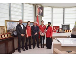 Başkan Beyoğlu şampiyonları kabul etti
