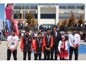 Ahlat’ta 19 Mayıs Atatürk’ü Anma, Gençlik ve Spor Bayramı coşkusu