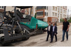 Başkan Kılınç, asfalt çalışmalarını yerinde inceliyor