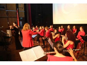 Marmara Flüt Orkestrası’nın Gölcük Marşı coşturdu