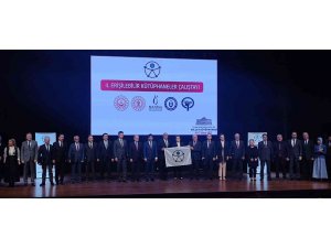 Bakan Derya Yanık’tan İzmir Kavram Meslek Yüksekokulu’na ödül
