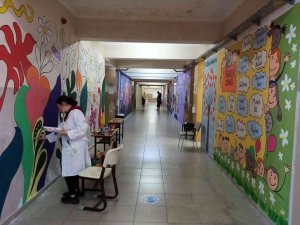 İlkokulun koridoru sanat sokağı oldu