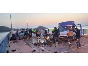 Otomobil ile kamyonet çarpıştı: 6 yaralı
