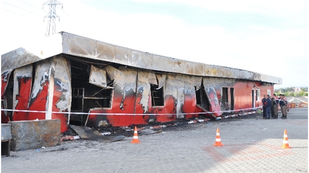 Fabrika yatakhanesinde yangın: 3 işçi öldü