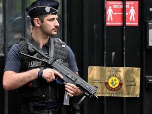 Paris'teki Katar büyükelçiliğinde 1 kişi öldürüldü