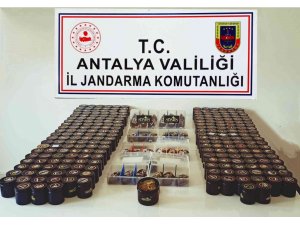 Antalya’da 268 paket kaçak nargile tütünü ele geçirildi