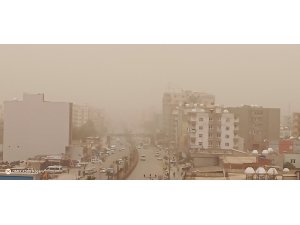 Irak’tan gelen kum fırtınası Şırnak’ta hayatı olumsuz etkiledi