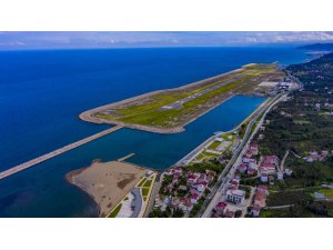 Türkiye’nin deniz üzerine yapılan ilk havaalanında 6 milyon yolcuya hizmet