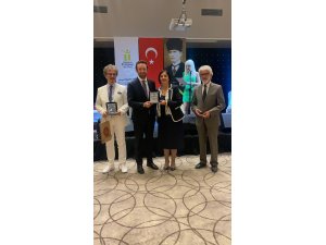 TÜGİAD Eskişehir Şube Başkanı Serkan Can Zengin’e ödül