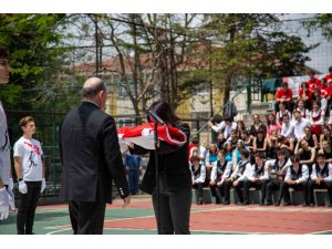 Anıtkabir’de dalgalanan Türk bayrağı lisede sergilenecek