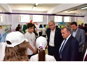 Mehmet Akif Ersoy Ortaokulu 4006 Bilim Fuarı açıldı