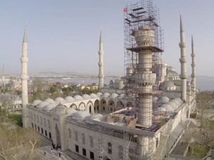 Sultanahmet Camisi'nin bir minaresinde kayma var