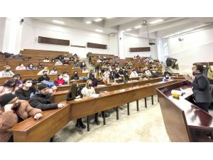 Anadolu İİBF yarım asrı aşan tecrübesiyle başarılı mezunlar vermeye devam ediyor