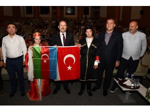 Türk Halk Müziği Öğretmenler Korosu konser verdi