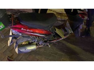 Çöp kamyonunun çarptığı motosikletli kurye yaralandı