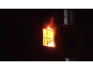 Kırıkkale’de korkutan yangın: Mahsur kalan vatandaş camdan atladı
