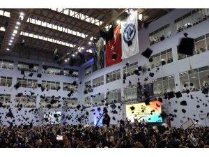 BARÜ’de binlerce öğrenci mezun olmanın gururunu yaşadı
