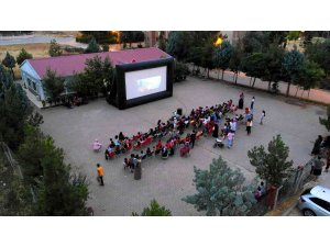 Yenişehir ilçesinde mahallede spor ve sinema etkinliği
