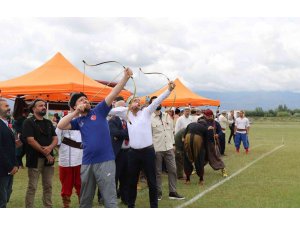 Bilal Erdoğan, Geleneksel Okçuluk Türkiye Şampiyonasına katıldı