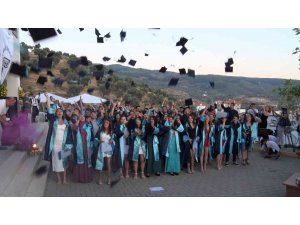 DEÜ Efes Meslek Yüksekokulunda mezuniyet heyecanı