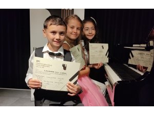 Salihli Belediyesi piyano kursiyerlerinden büyük başarı