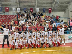 Gölcük Belediyespor U-10 Basketbol Takımı şampiyon oldu