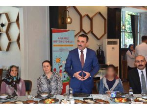 Siirt Valisi Hacıbektaşoğlu, koruyucu ailelerle bir araya geldi