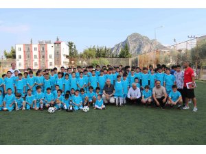 Kozan Belediyesi yaz futbol okulu açtı