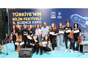 Bursa Anadolu Lisesi sosyal, sanatsal ve sportif faaliyetlerle ön plana çıkıyor