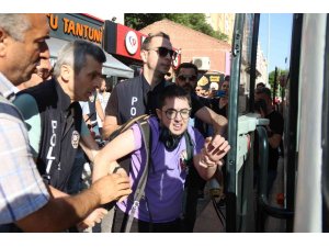 Eskişehir’de izinsiz LGBT yürüyüşüne polis müdahalesi: 10 gözaltı