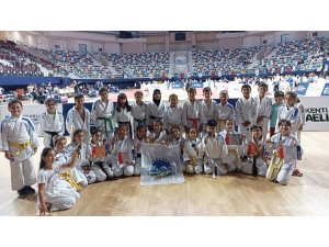 Sakarya Büyükşehir sporcularından başarı: Uluslararası turnuvada tam 15 madalya