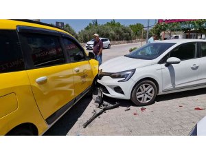 Kuşadası’nda trafik kazası: 2 yaralı