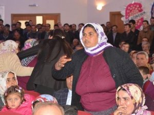 Bakanlar, Ermenek'te tapu dağıtımı töreninde protesto edildi