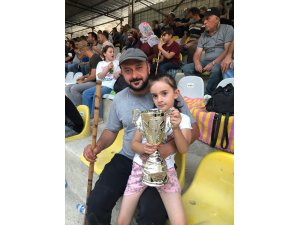 Minik İlkay park edilmeye çalışılan kamyonetin altında can verdi