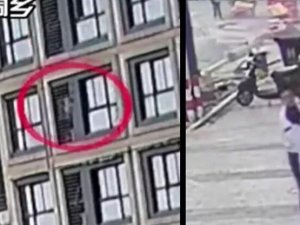 2 yaşındaki çocuk 5. kattan düştü! Havada yakaladılar
