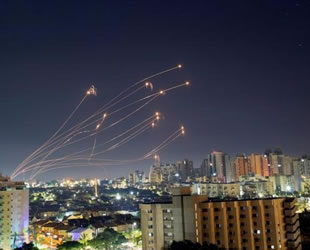 Tansiyon yükseliyor: Abluka altındaki Gazze'den İsrail'e roketler fırlatıldı