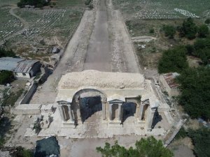 Adana'daki Anavarza Antik Kenti'nde gladyatör mezarlarına rastlandı