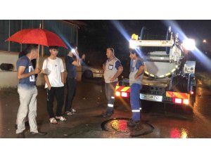 Kötü koku ekipleri harekete geçirdi, kanalizasyonda tıkanma olduğu ortaya çıktı