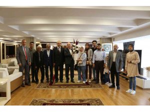 Afganlı ailelerden Başkan Sekmen’e teşekkür ziyareti