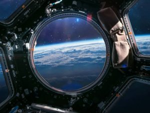 Uzay'da büyük tehlike: Giysisi bozulan kozmonotun yürüyüşü bitirildi