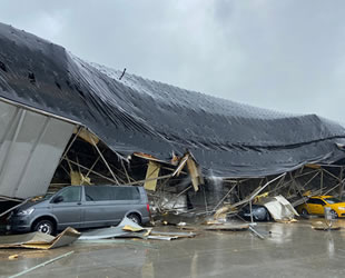 Bursa'da korku dolu anlar! Yıldırım otobüs terminaline düştü: Çatı çöktü...