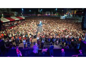Melek Mosso’dan muhteşem konser