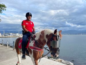 Atlı Polisler İzmit Sahilinde Denetim Yaptı