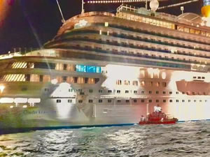 Kruvaziyer Gemide Düşüp Başını Yere Çarpan Yolcu Hastaneye Kaldırıldı