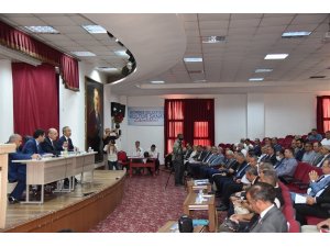 Vali Karadeniz, Gördes’te muhtarlar ve vatandaşlarla buluştu